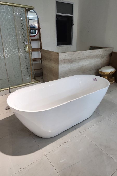 بانيو فري ستاند بيضاوي أبيض